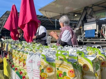 Toutes l'équipe Pressi-Mobile vous attend à la foire du Mans jusqu'à lundi. Nicolas vous a concocté un magnifique jus pommes/fruits rouges conditionné dans...